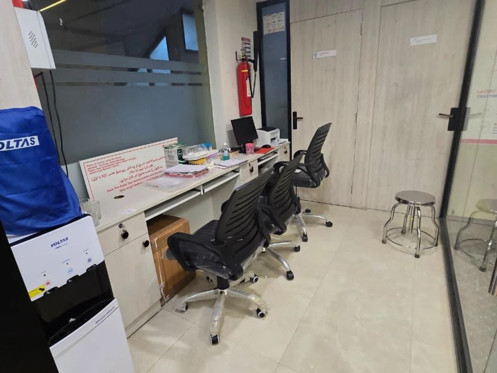 Srinagar Centre Decorative Desk Area